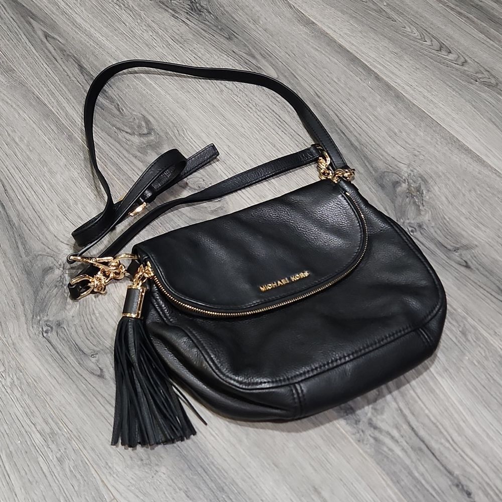 Like NewโMichael Kors Black Pebbled Leather Bedford Crossbody Bag